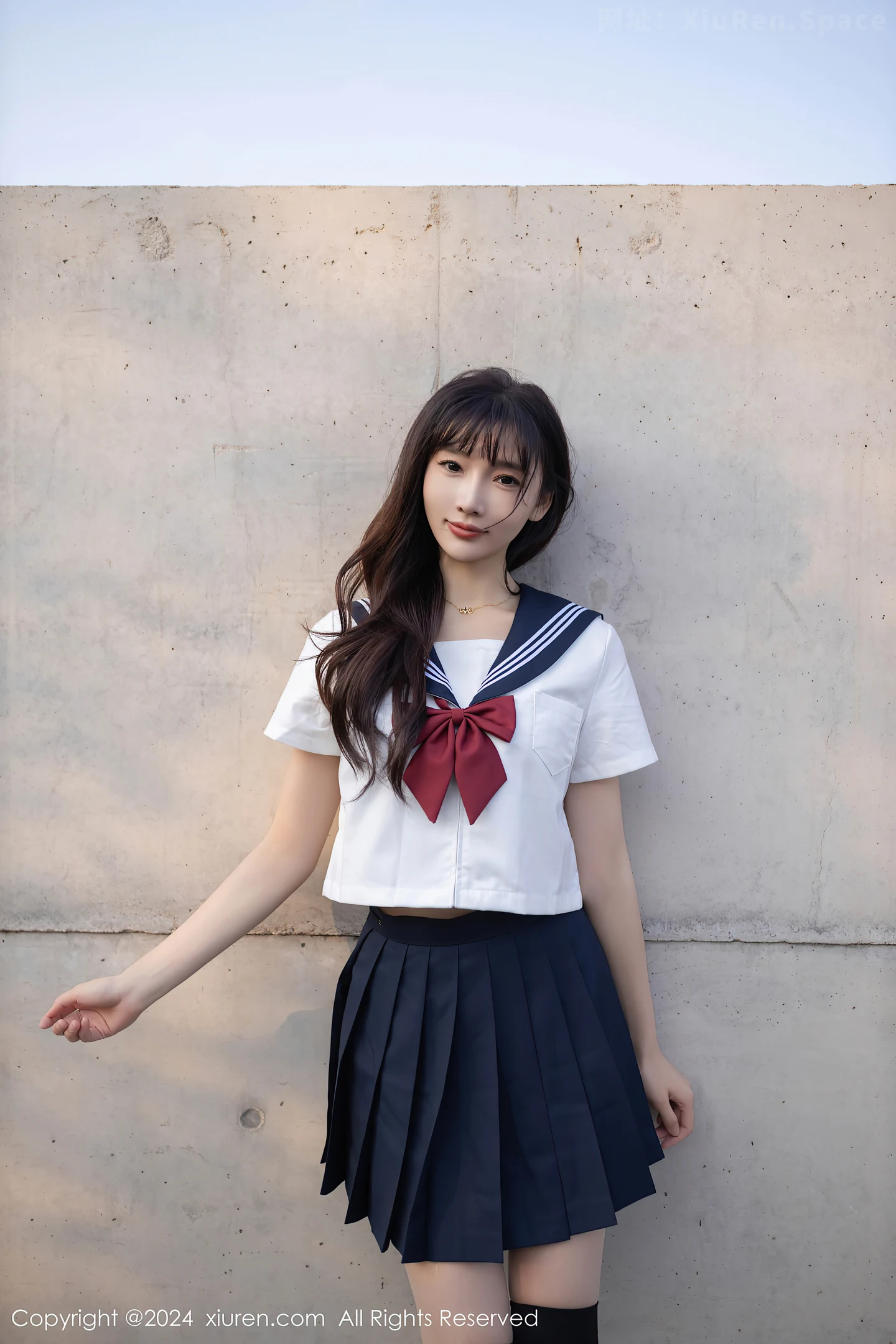 图片[5]-[XiuRen秀人网] VOL.9305 模特陆萱萱性感JK制服+黑色高叉连体衣配黑丝袜秀美腿诱惑写真80P-秀人网官方网站